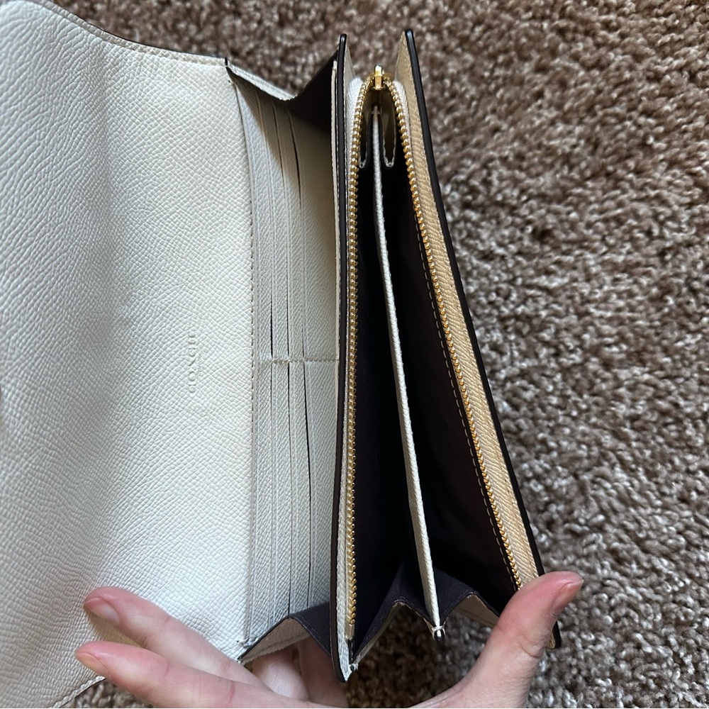 🤍Ivory Coach Wallet🤍 - Picture 3 of 4